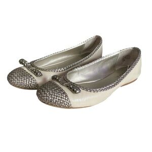 TAHARI Silver and Cream TA Voyage Women's Leather  Flats Size 6.5M